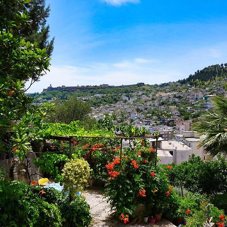 Vila Banushi Gjirokastër Esterno foto