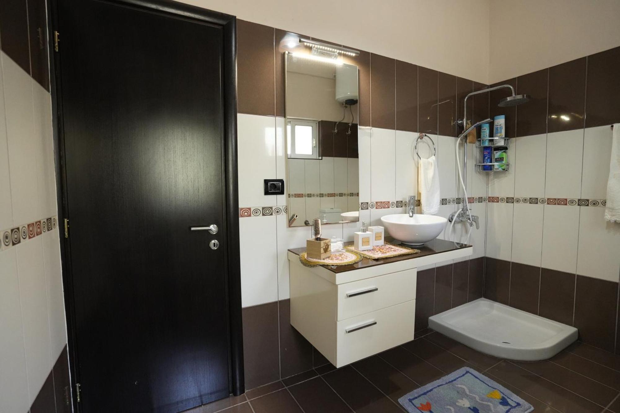 Vila Banushi Gjirokastër Esterno foto