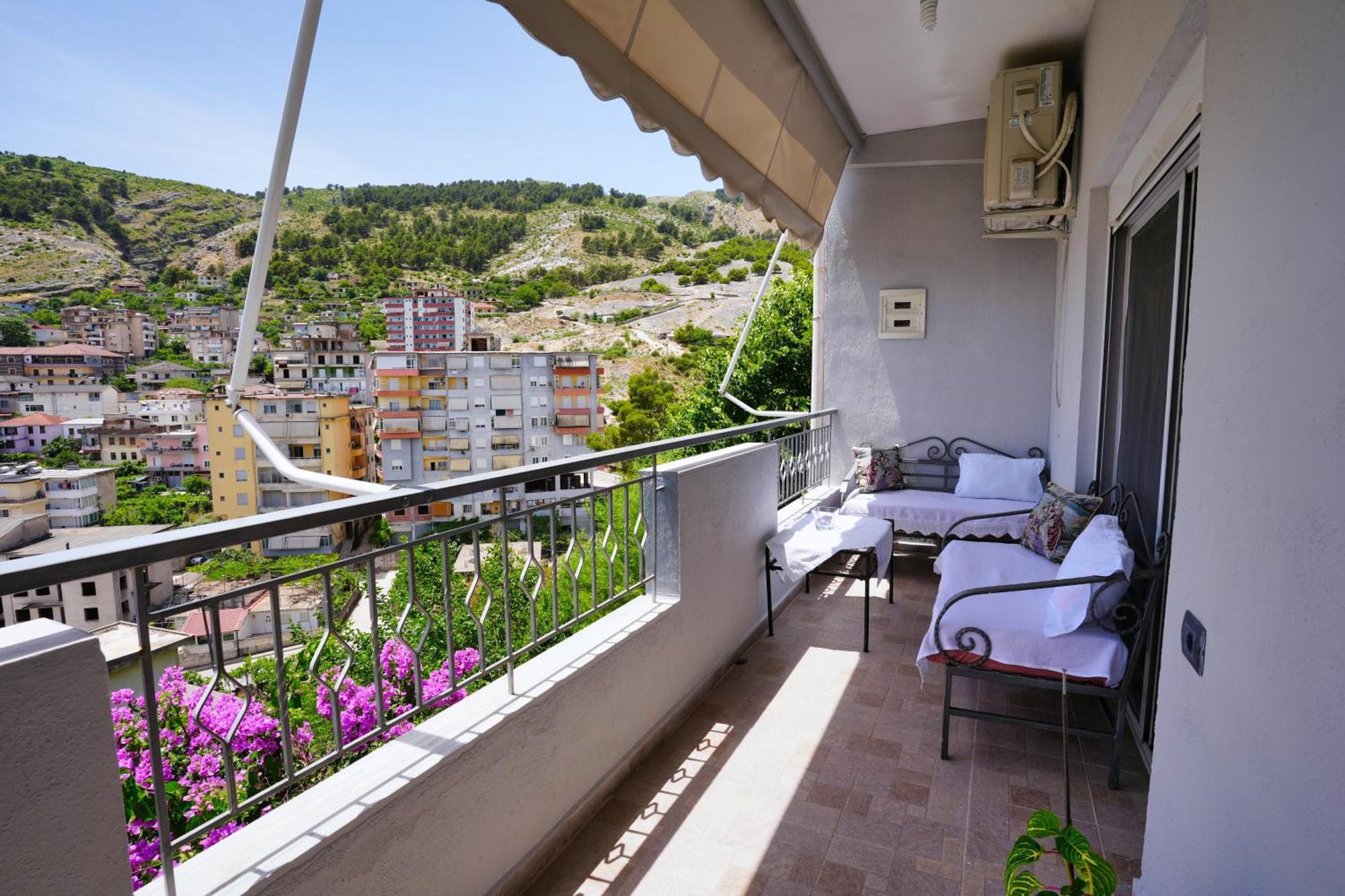 Vila Banushi Gjirokastër Esterno foto