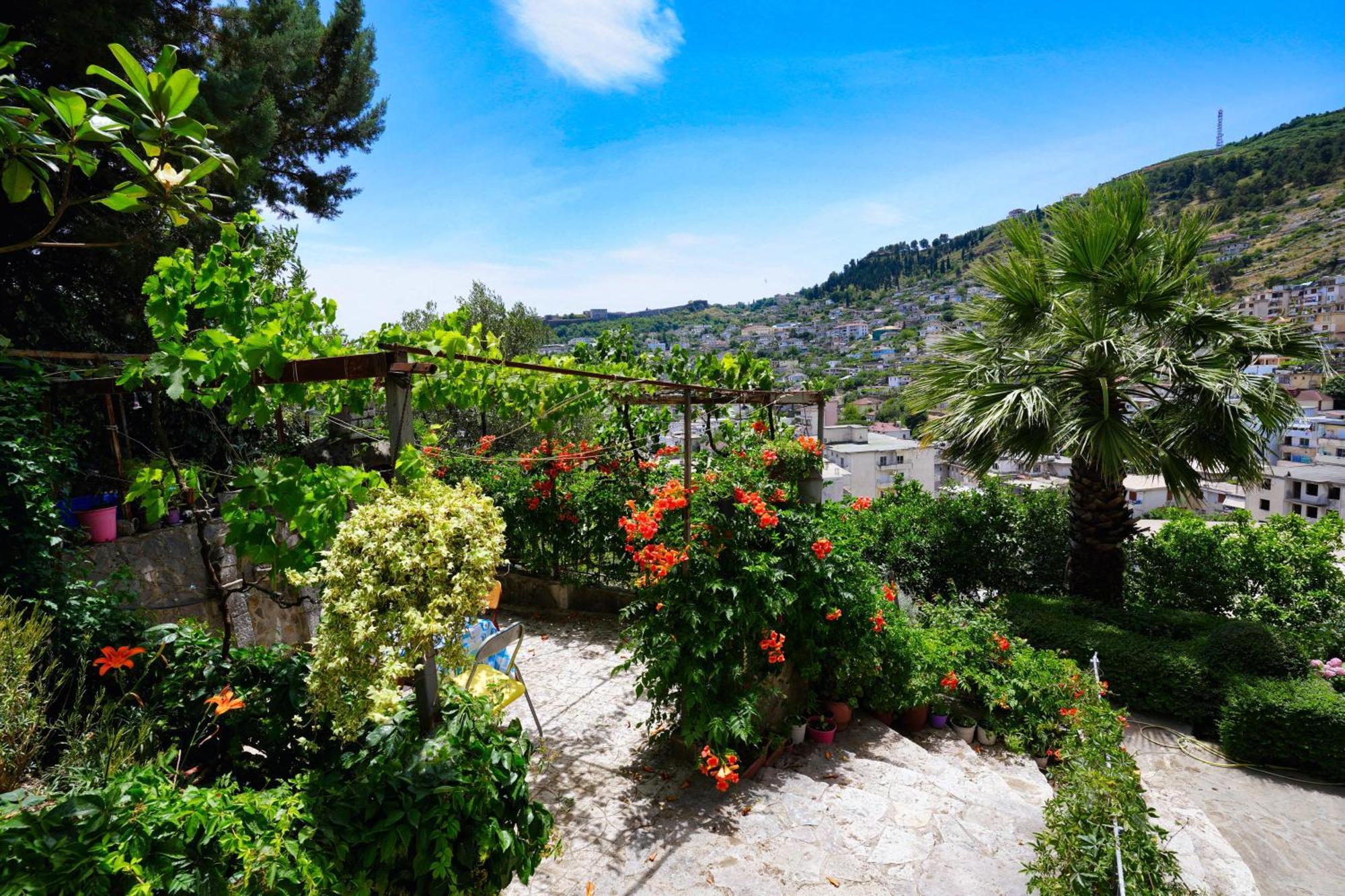 Vila Banushi Gjirokastër Esterno foto