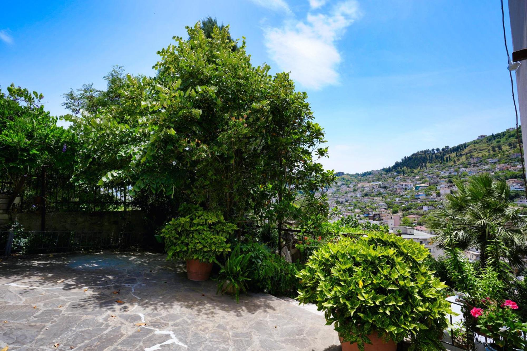 Vila Banushi Gjirokastër Esterno foto