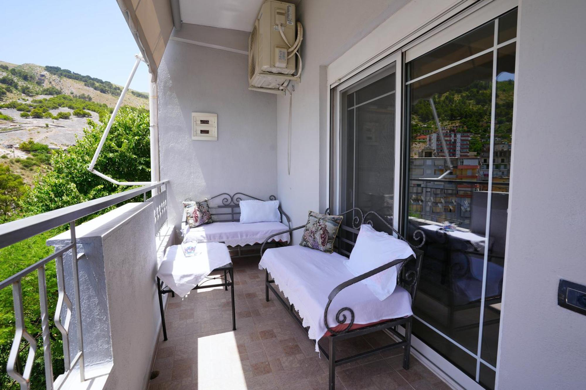 Vila Banushi Gjirokastër Esterno foto