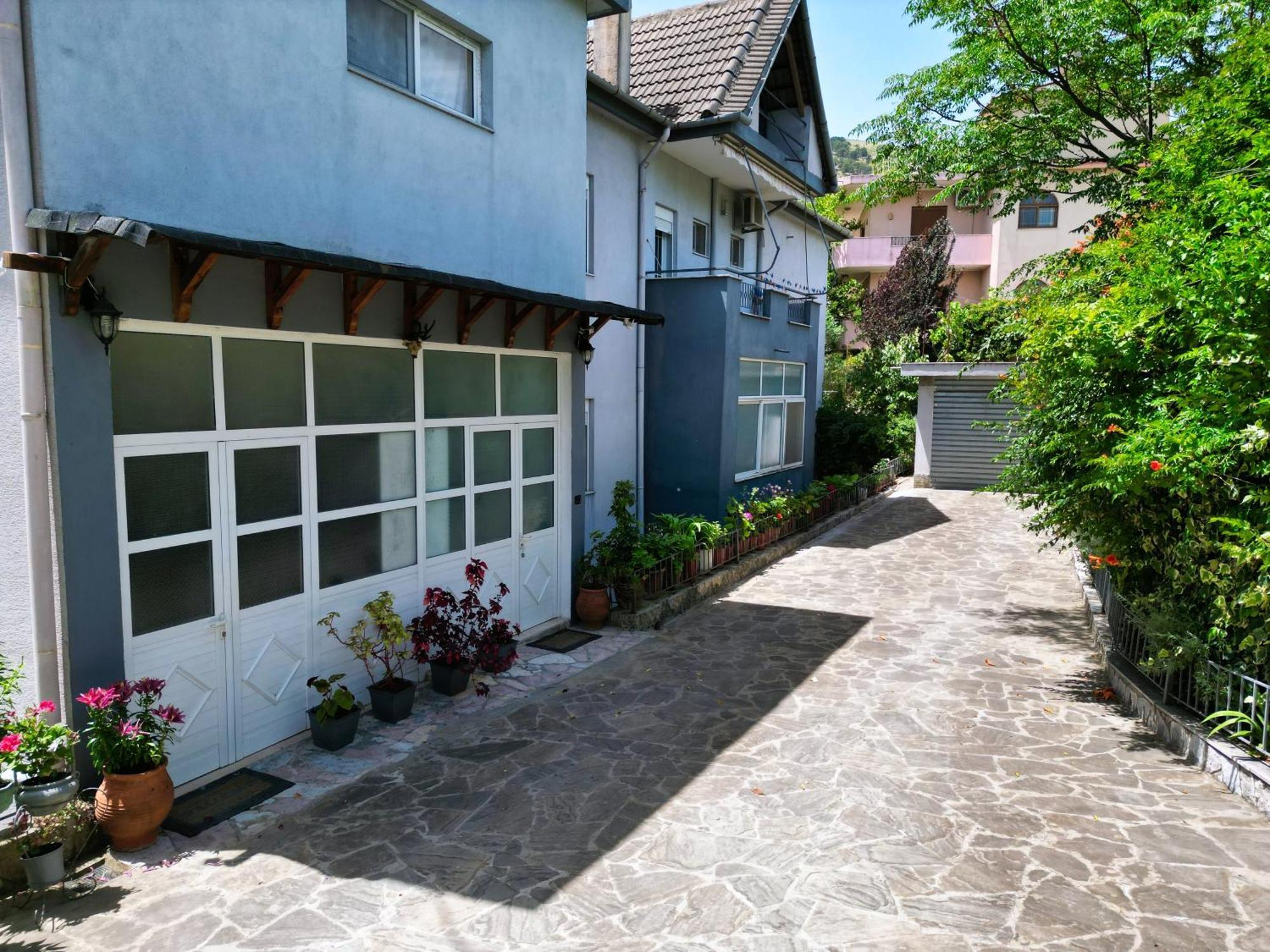 Vila Banushi Gjirokastër Esterno foto
