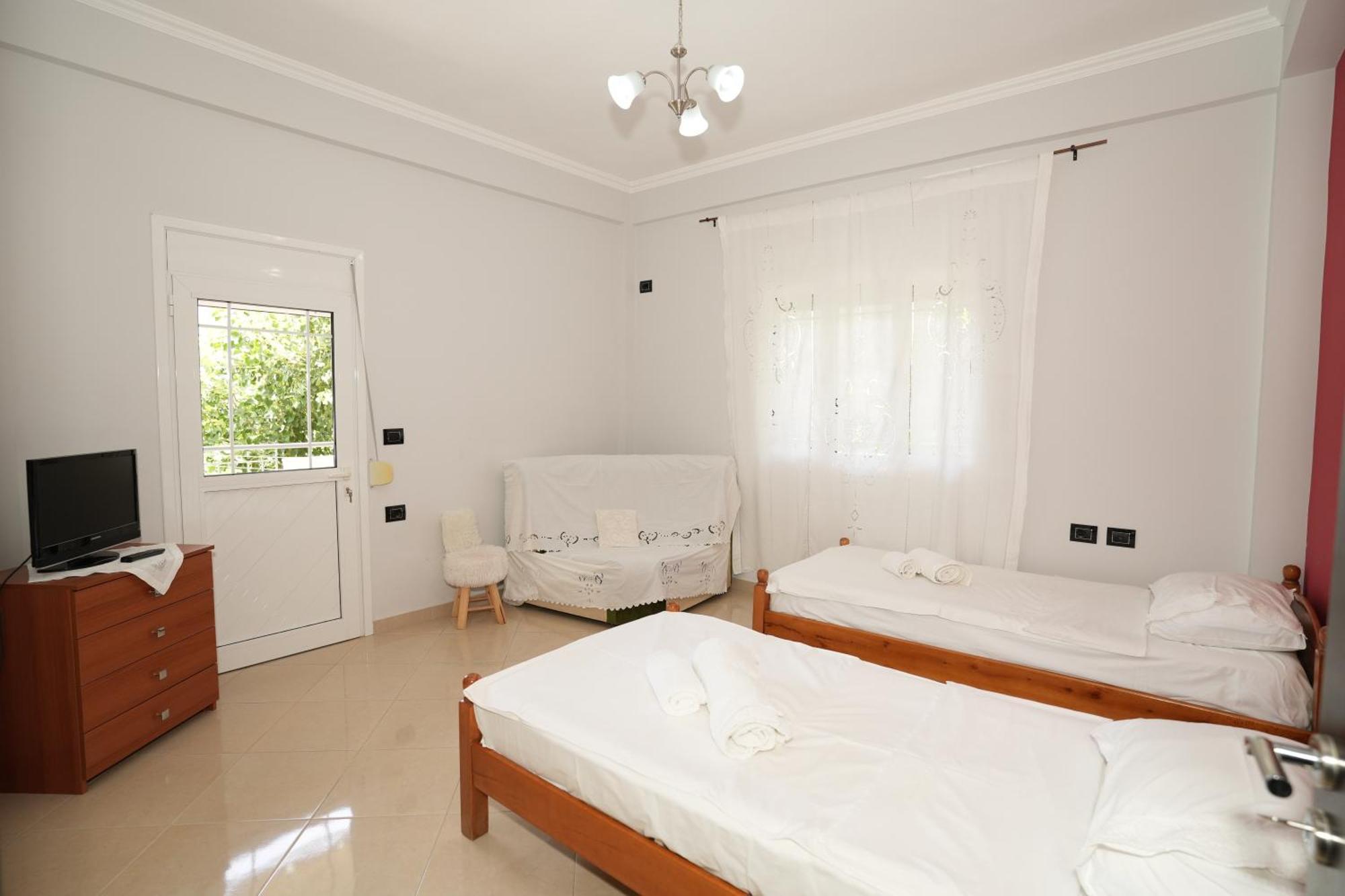 Vila Banushi Gjirokastër Esterno foto