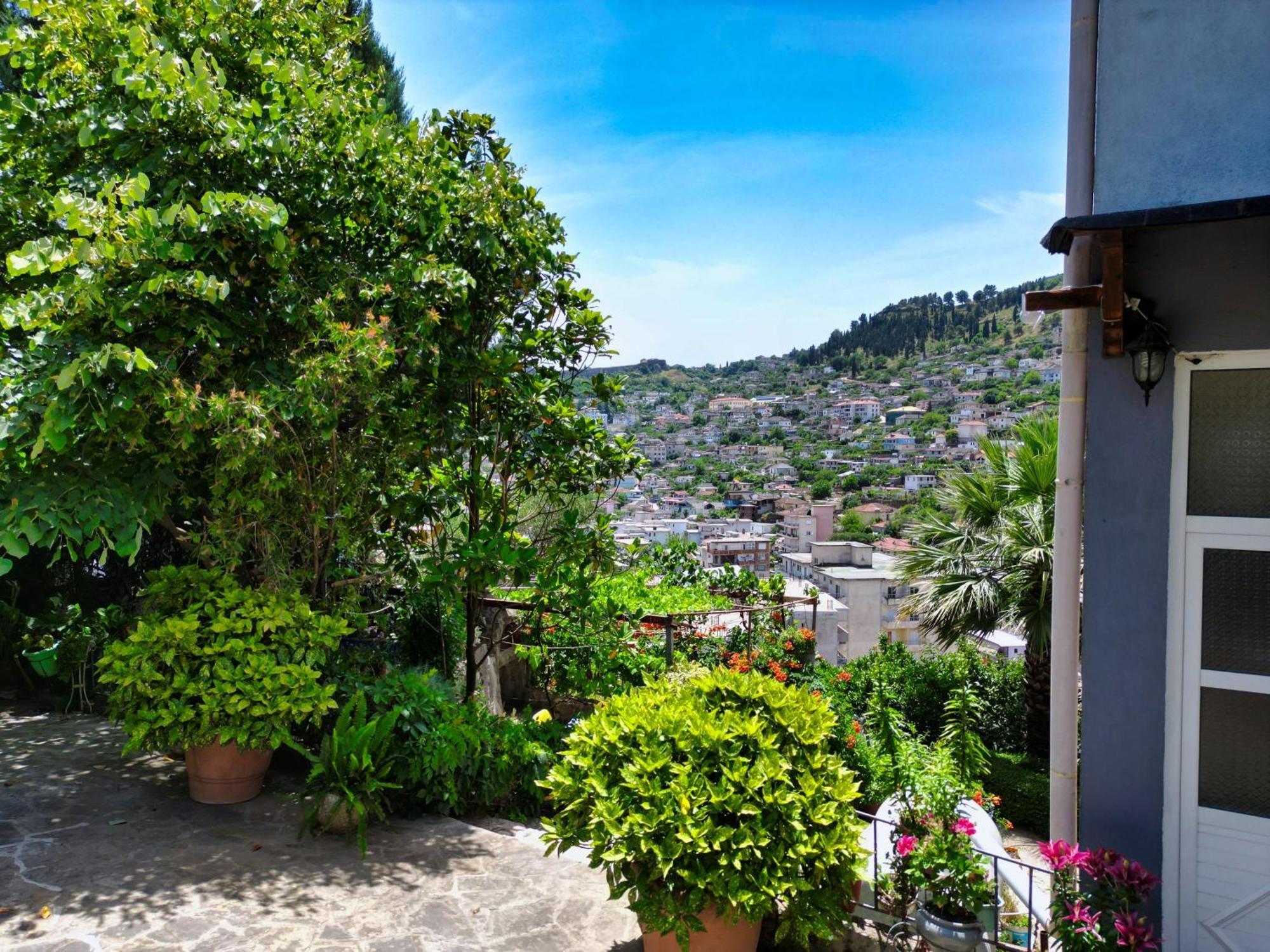 Vila Banushi Gjirokastër Esterno foto