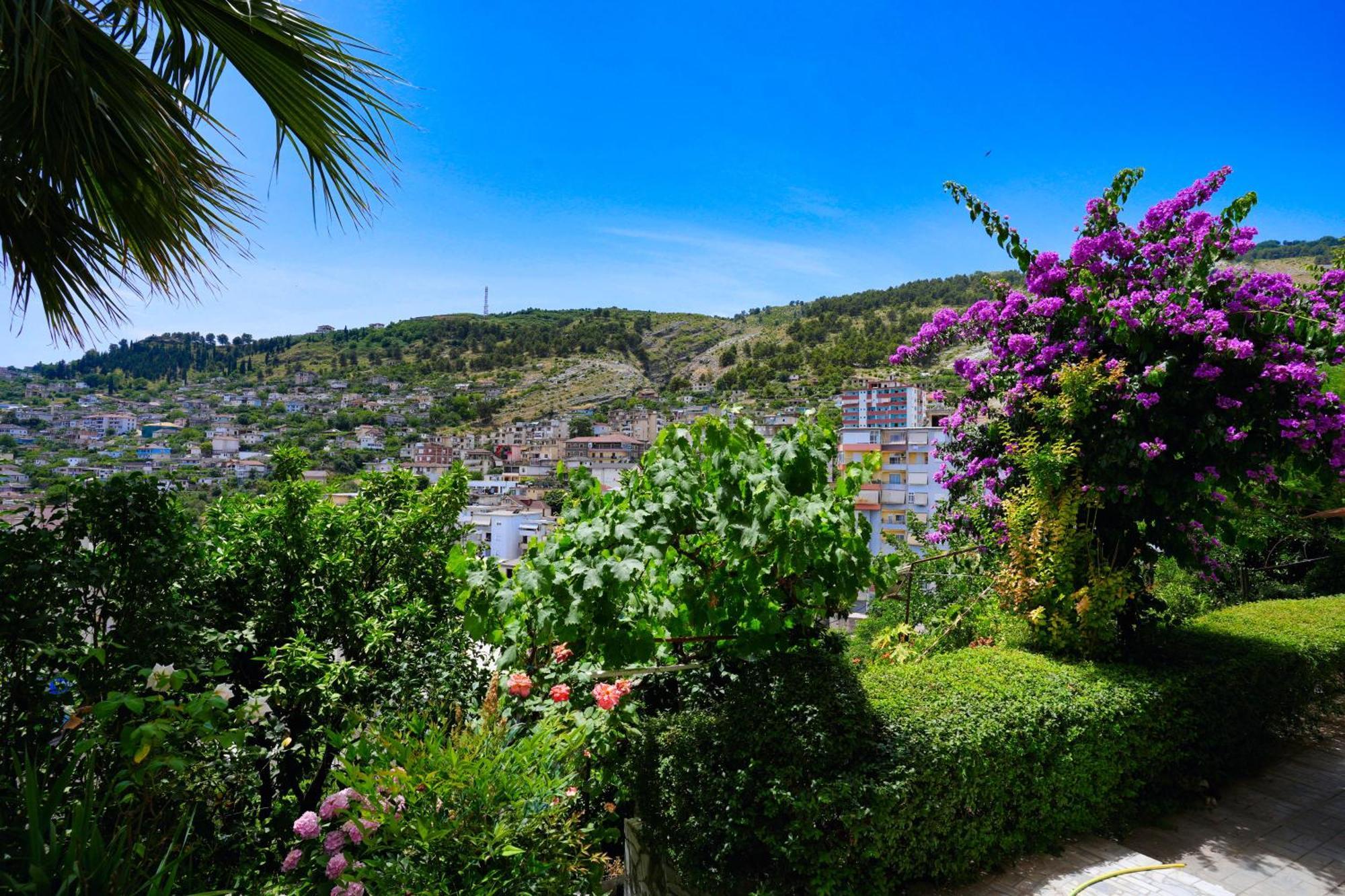 Vila Banushi Gjirokastër Esterno foto