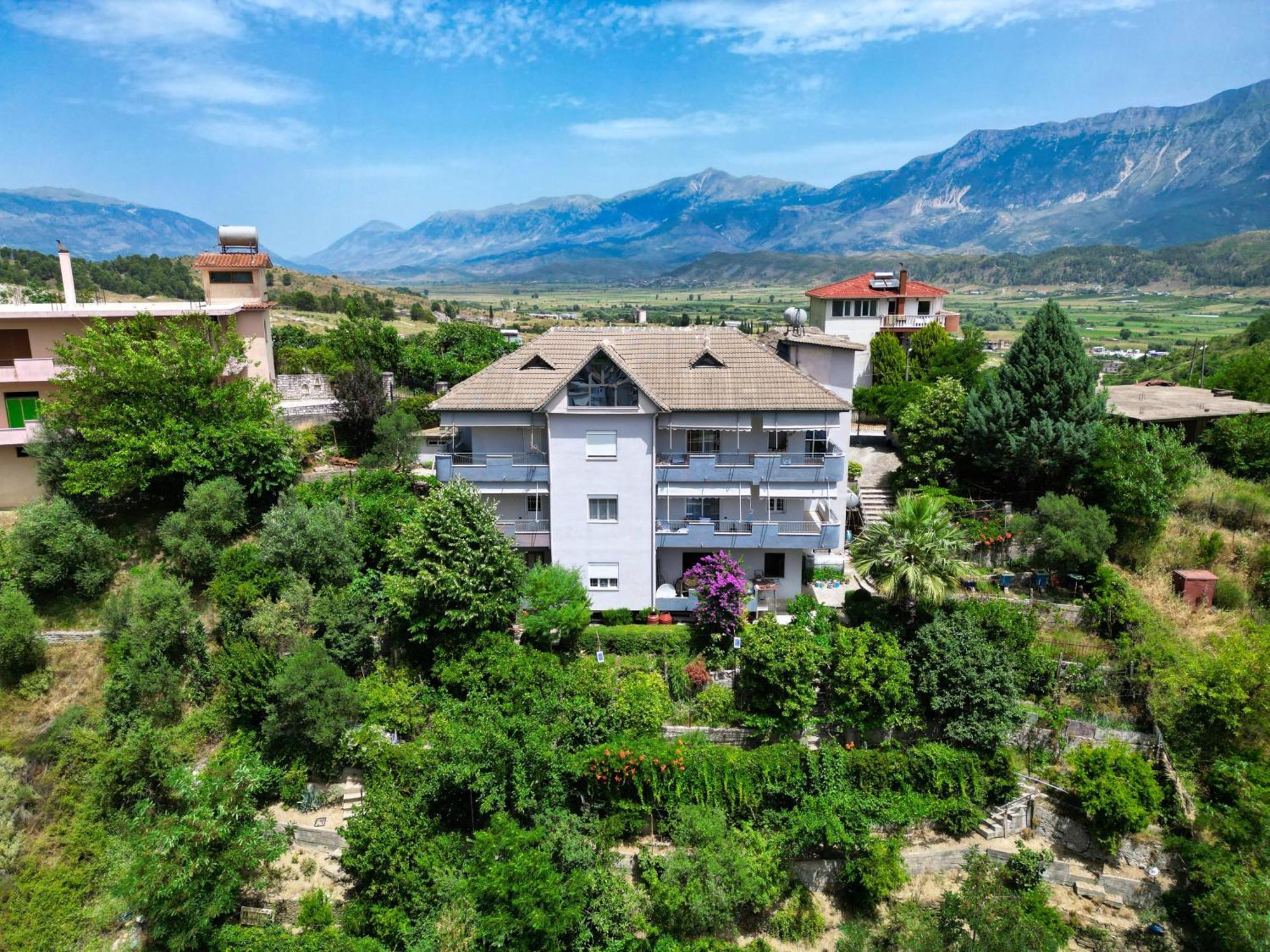Vila Banushi Gjirokastër Esterno foto
